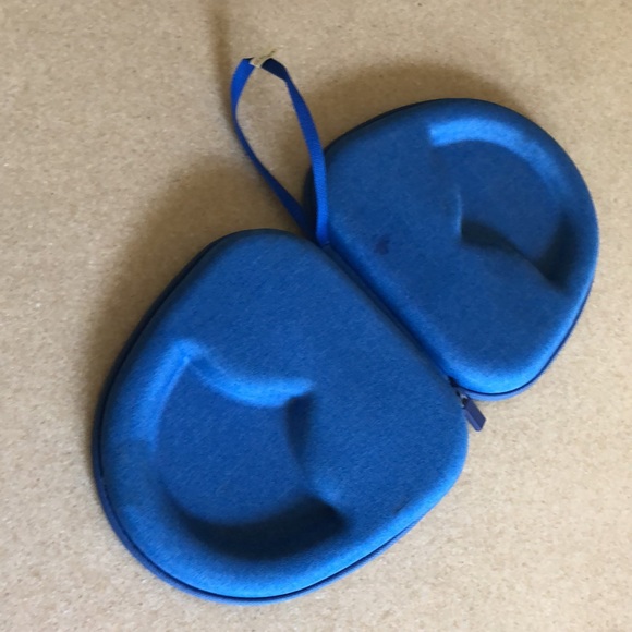 Hard Shell Headphone Travel Carrying Case - Picture 13 of 16